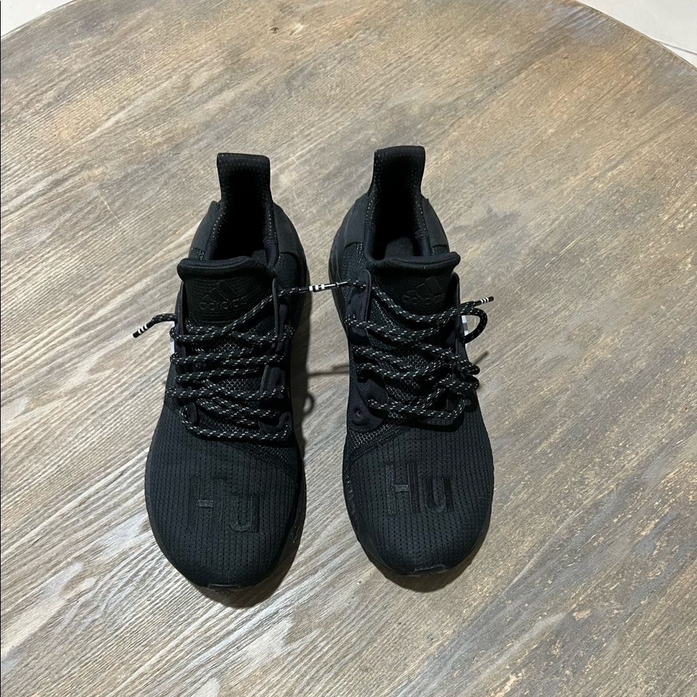Adidas pharrell x solar Hu glide Black.